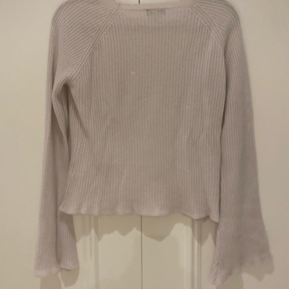 LINE Cashmere Sweater w. Flared Sleeves - Picture 3 of 4
